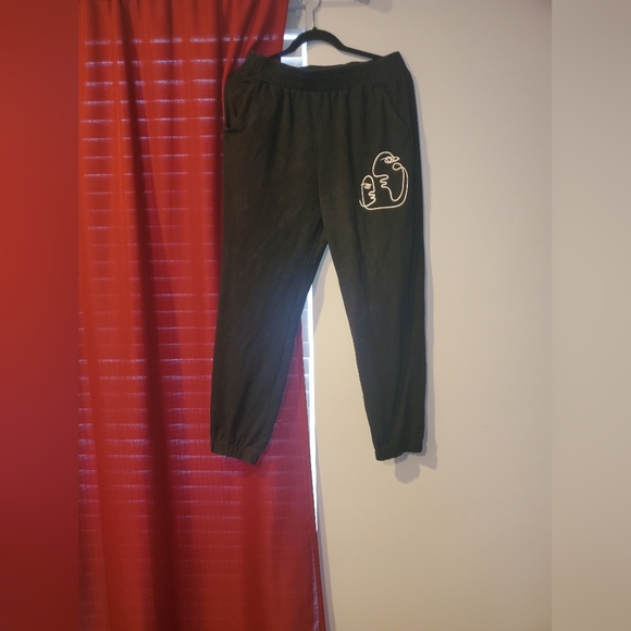 Two PC art outfit - Picture 6 of 10